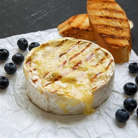 Camembert Cuit Au Barbecue Four The Hungry Hug