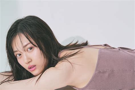 乃木坂46・山下美月、「cancam」で色っぽ過ぎる“エモ顔”を披露。初表紙に「こんなにアップ、少し恥ずかしい」 Qetic