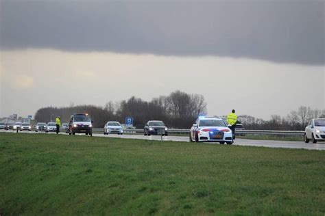 Auto Belandt In Sloot Na Ongeval Op Snelweg Rijksweg A R In Waarde