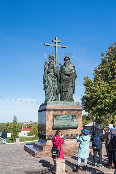 Памятник святым Кириллу и Мефодию на Соборной площади Коломны ...