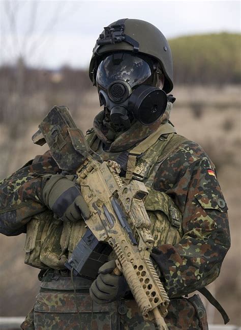 German KSK Operator using the MCU-2A/P gas mask with tinted ballstic ...