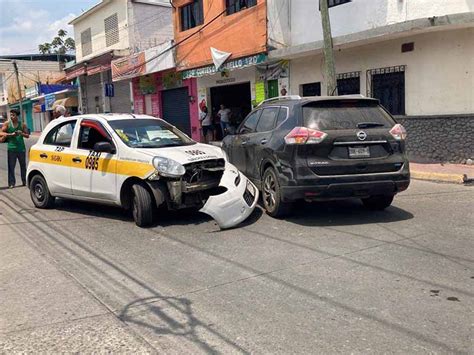 Ocasiona Accidente Contra Taxi Donde Viajaba Una Familia Peri Dico El