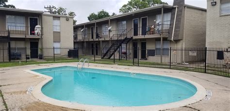 Pool 1 | The Creekwood Apartments: Houston Texas