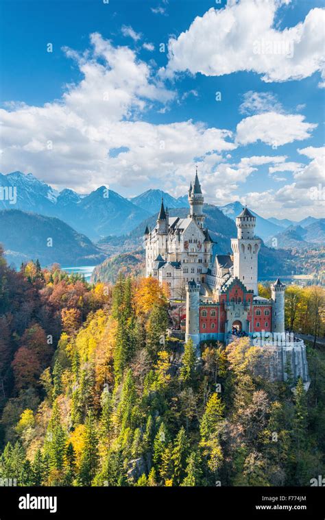 Das Schloss Neuschwanstein Im Herbst Alpsee Hinter Schwangau