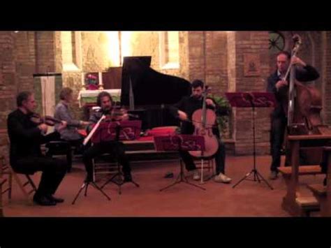 La Blonde Aux Seins Nus Youtube