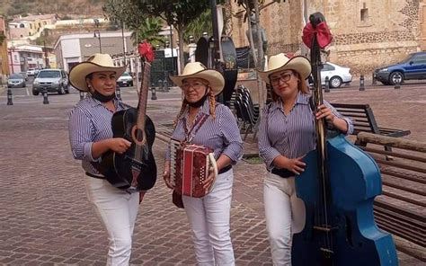 Las Norteñitas De Parral Deleitan Al Son Del Tololoche Y Acordeón