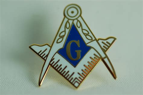 D9774 Lapel Pin Masonic S & C - Dean and Associates Masonic Aprons & Supplies