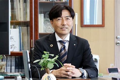 新潟県燕市・遠藤一真前総務部長が副市長に就任 「誠心誠意、精一杯、進めてたい」「職員と違った意味で市に貢献できるよう一生懸命、取り組みたい」