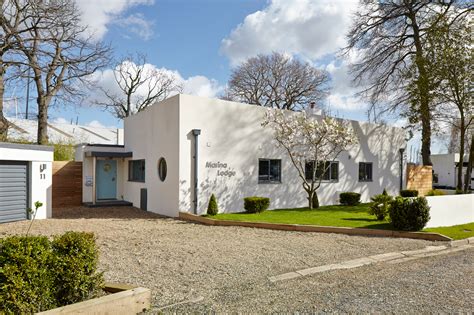 A Renovated Bauhaus Style House In Hamble Le Rice