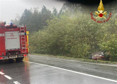 Asti Auto Si Ribalta Al Palucco Sulla Strada Per San Damiano La