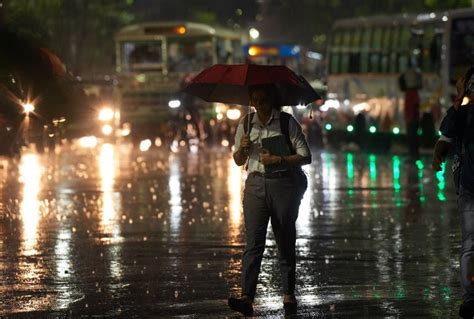 Weather Update Heavy Rainfall Lashes Parts Of Bengal Gusty Winds With