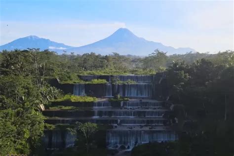 Eksotisme Air Terjun 6 Tingkat Yang Taklukkan Ledakan Merapi 29 Km