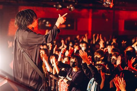 シノダ（vo G）（撮影：西槇太一） ヒトリエが思い出の地でメジャーデビュー9周年ライブ、レア曲連発しさらなる“更新”誓う 画像