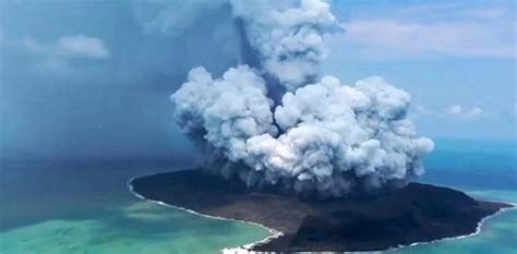 Mount Etna Eruption Forces Closure Of Sicily S Catania Airport