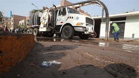 San Juan De Lurigancho Aniego Por Rotura De Tuber A Matriz Afecta A