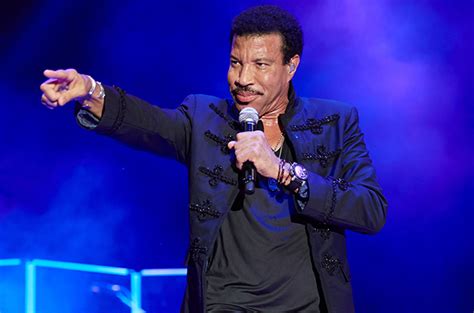 Lionel Richie Hits No 1 For First Time In 23 Years On Uk Albums Chart