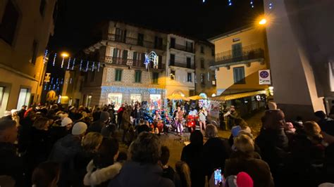 Clusone con Babbo Natale e i mercatini c è anche la Notte Bianca