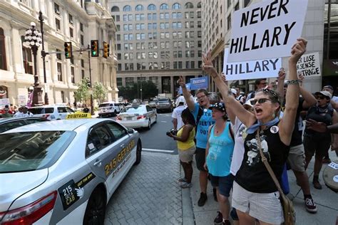 Protesters Brave Heat To Back Bernie