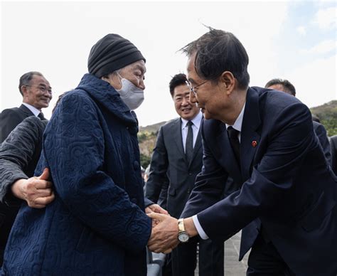 Ceremony held to mark Jeju Uprising, but Yoon absent