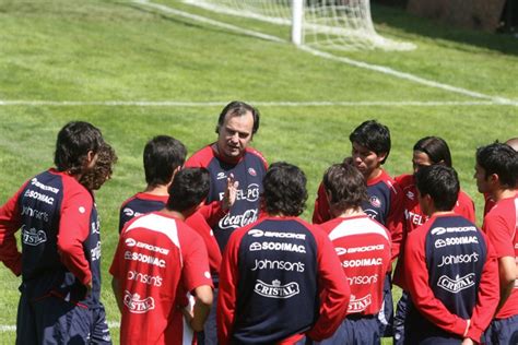 Dicen que Bielsa cambió el fútbol chileno Con qué ropa Sulantay