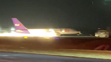 Fedex Plane Makes Fiery Emergency Landing Video Miami Herald