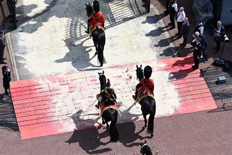 La Reina Isabel Ii Fue Ovacionada En La Primera Jornada De Los Festejos Del Jubileo Infobae