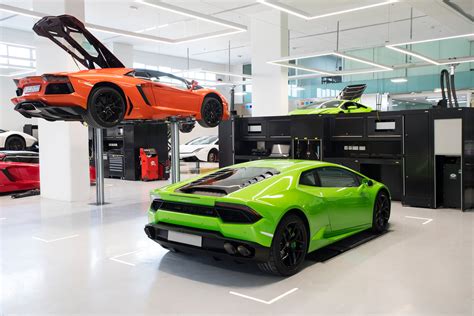 World’s largest Lamborghini showroom now in Dubai Lamborghini Showroom ...