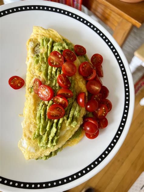 Simple Lunch Avocado Omelette Topped With Tomatoes From My Garden R Whole30