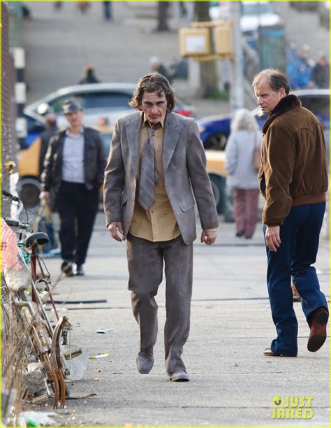 Joaquin Phoenix Looks Like A Haunting Dusty Zombie On Joker Folie A Deux Set Photo 4915420