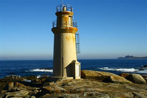 faro de Muxía cabo Vilán y su faro al fondo patricia davila Flickr