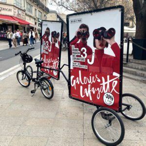 Vélo affiche pour campagne pub Animation street marketing