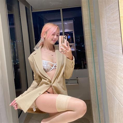 Vyvan Looks So Hot Scrolller