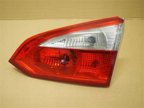 LAMPA PRAWA TYLNA W KLAPE FORD FOCUS MK3 KOMBI 11960942513