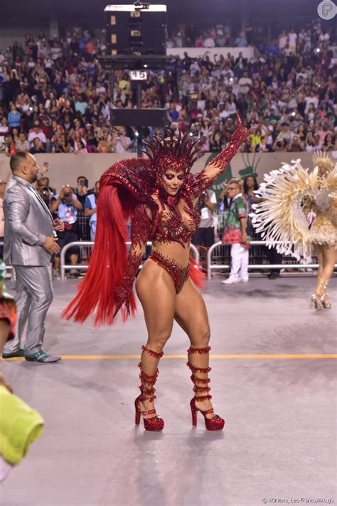 Viviane Araujo Mostrou Muito Samba No P No Desfile De Carnaval Da