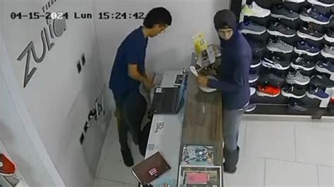 Video Registr Millonario Hurto En D Lares En Almac N De Zapatos En