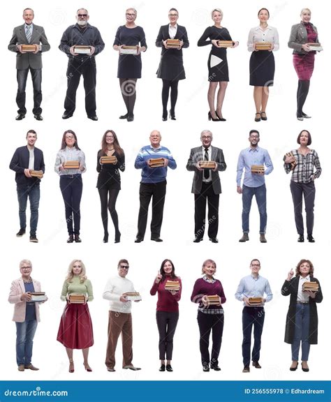 Grupo De Personas Con Libros En Manos Aisladas En Blanco Foto De