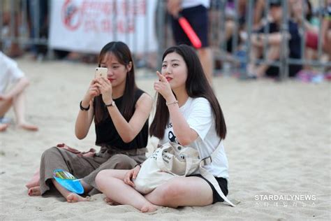 S포토 축제에 빠진 시민들 더위가 먼데예 부산바다축제 스타데일리뉴스