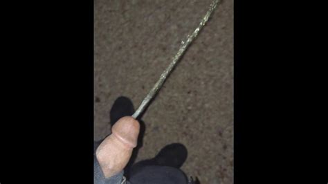 晚上在屋外的公共场合撒尿我希望没有人看到 Pornhub Gay