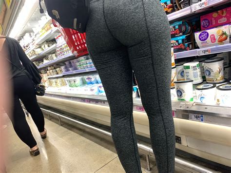 Milfs Shopping Spandex Leggings And Yoga Pants Forum