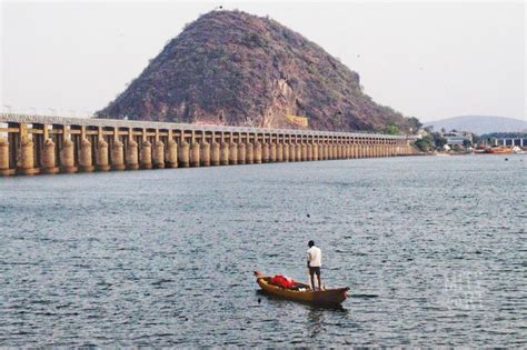 Prakasam Barrage Vijayawada 1957 Structurae