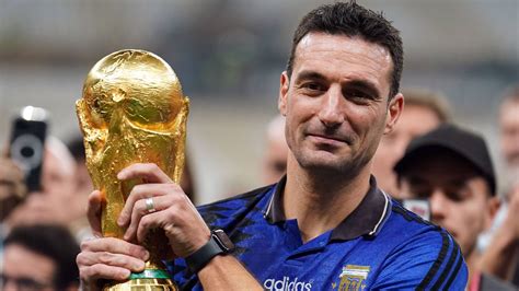 Argentinien verlängert mit Weltmeister Trainer Lionel Scaloni Dem