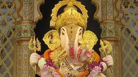 Ganesh Chaturthi शनिदेव की दृष्टि पड़ते ही गणेश जी का सिर हुआ था धड़