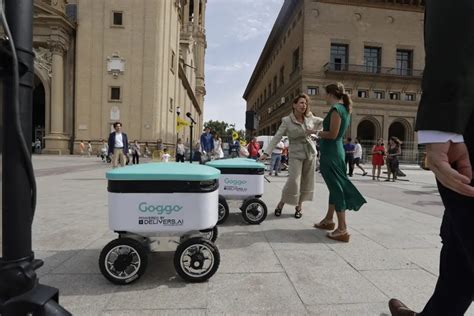 Fotos De Los Nuevos Robots De Goggo Network En Las Calles De Zaragoza