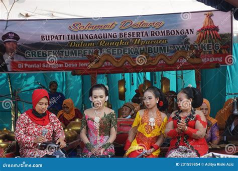 Javanese Woman Perform On Stage In Sanggar Beach They Alaso Wear