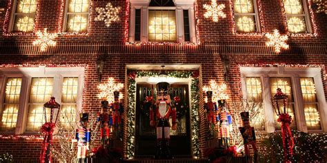 18 Best Christmas Light Displays Around the World - Best Cities With ...