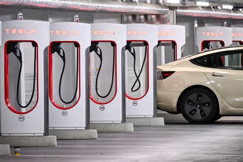 It’s Tesla versus everyone else in the race for EV dominance - The Verge