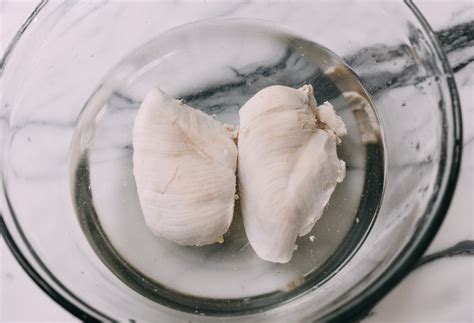 How To Poach Chicken Breast Easy Method The Woks Of Life