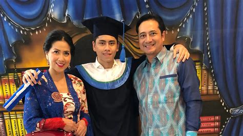 Venna Melinda Dan Ivan Fadilla Kompak Hadir Di Wisuda Athalla Photo