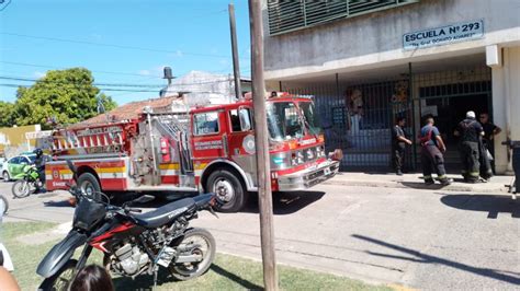 Susto En Una Escuela Capitalina Por Un Principio De Incendio Diario