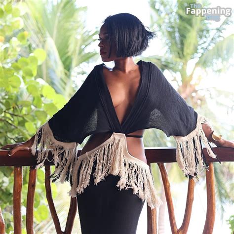 Janelle Monae Flashes Her Nude Tits In A See Through Top Photos Thefappening